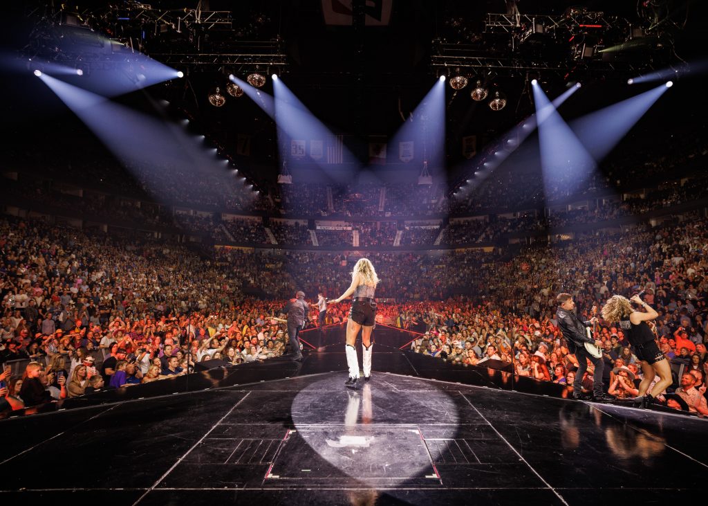Carrie Underwood Brings Her Spectacular “Denim & Rhinestones Tour” Home To  Sold-Out Bridgestone Arena in Nashville - Carrie Underwood